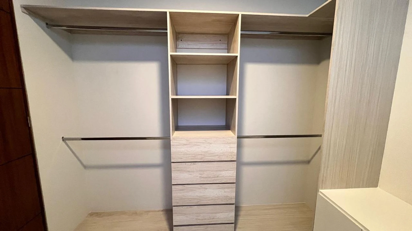 Casa Zalamea — Closet