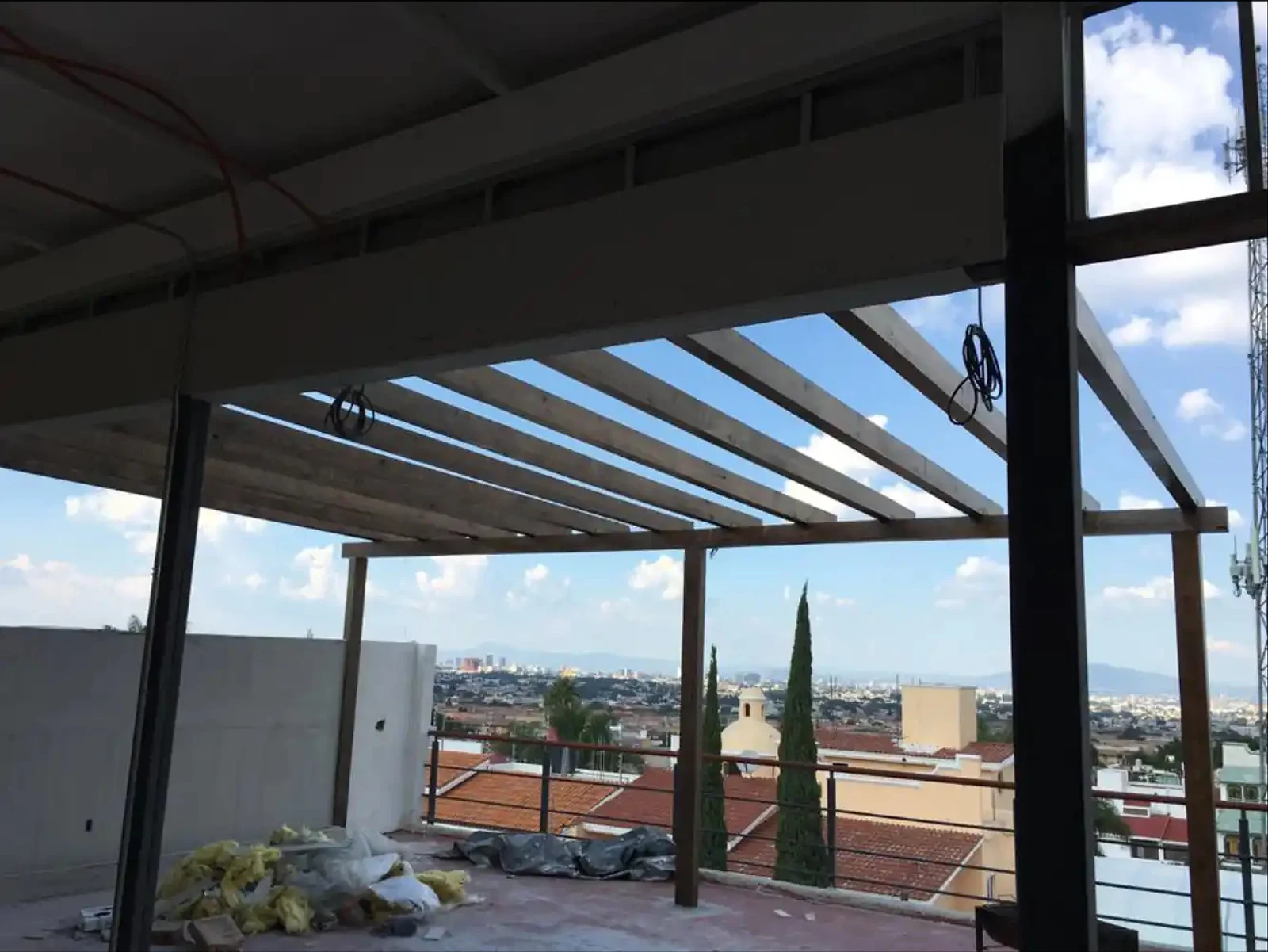 Restaurantes Wingman — Pérgola con vista